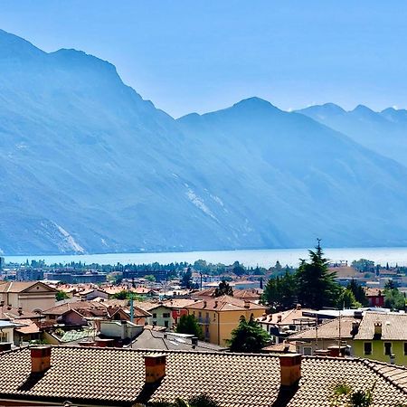 Appartamento Peppino Mit Seeblick Und Pool Рива дел Гарда Екстериор снимка